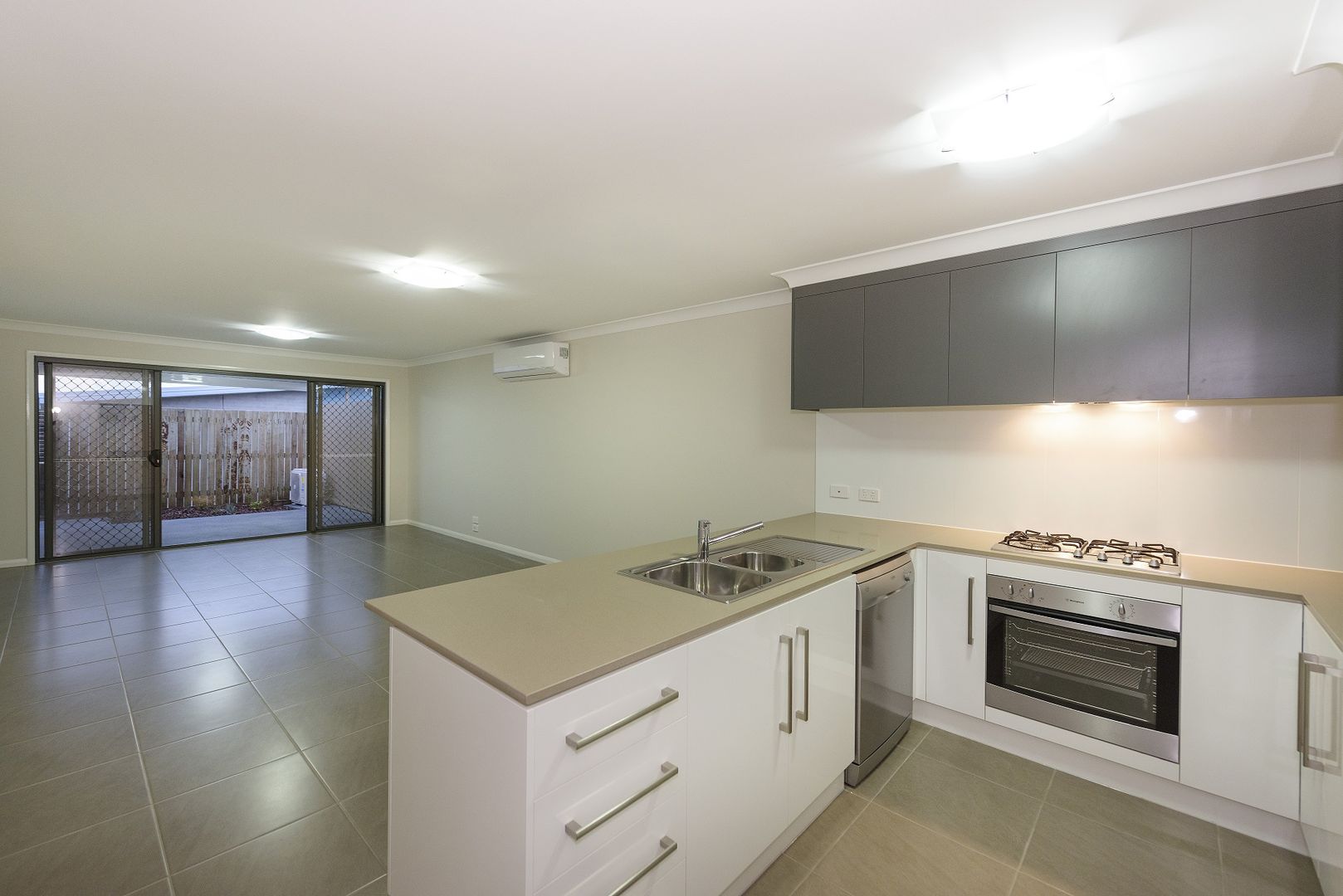 2/5 Grace View Street, Darling Heights QLD 4350, Image 2