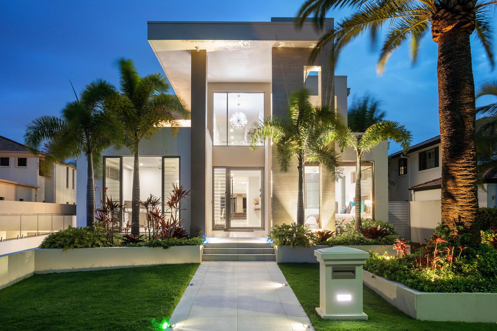 1674 Riverdale Drive, Hope Island Property History & Address Research