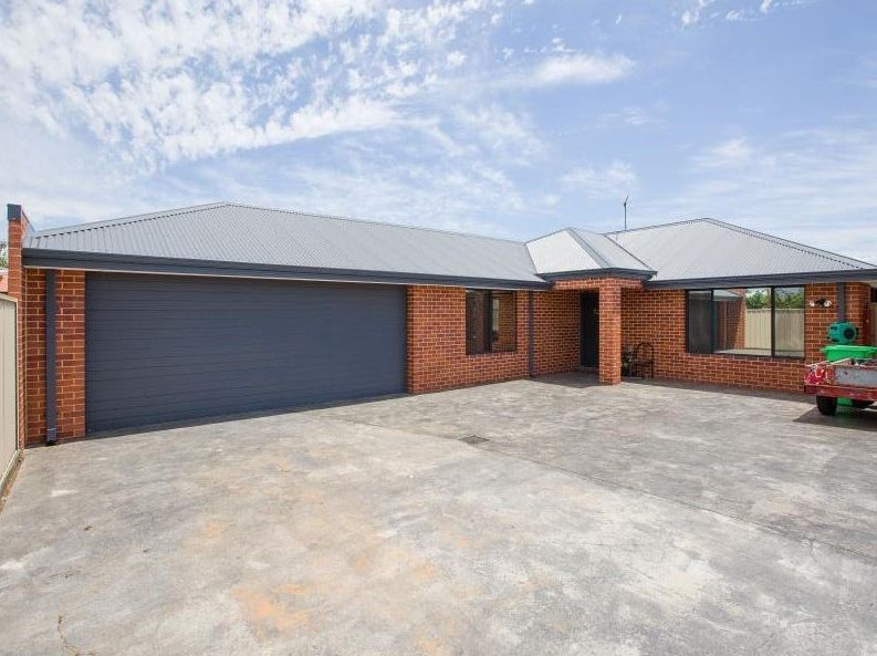 3 bedrooms House in 2c Lowe Street CAREY PARK WA, 6230