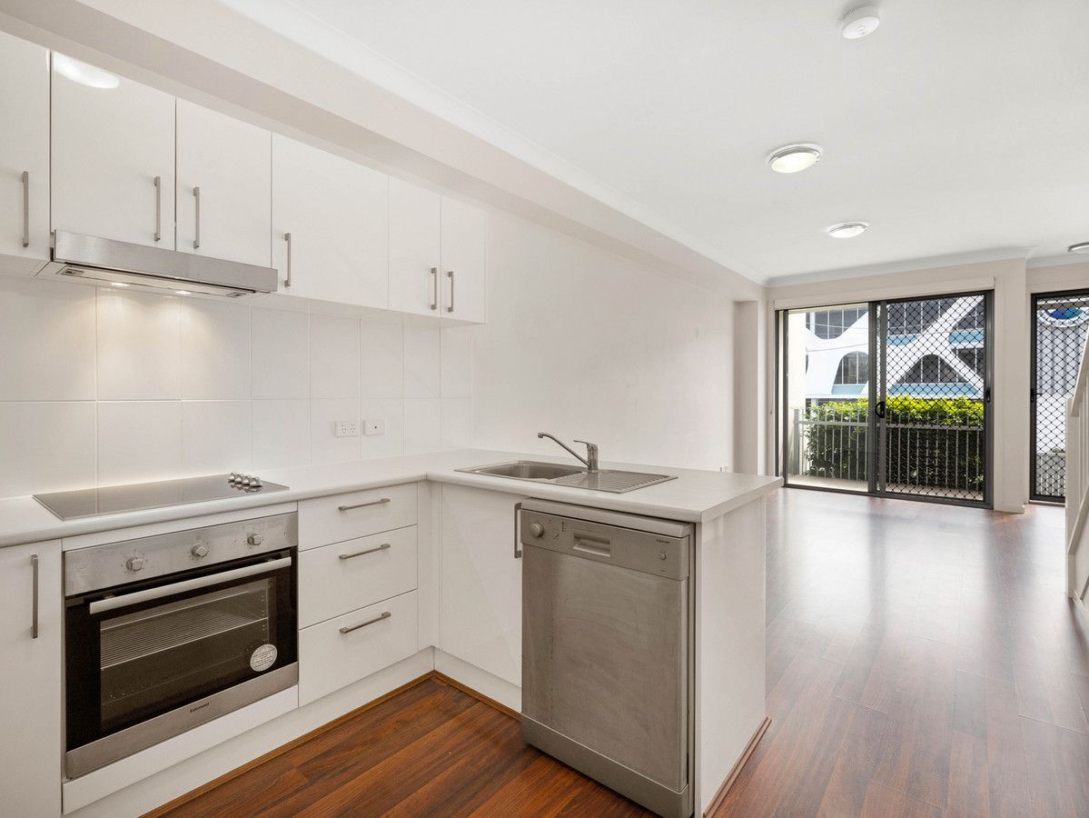 2/5 Daniells Street, Carina QLD 4152, Image 2