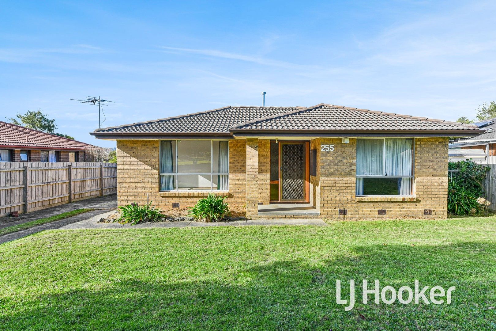 3 bedrooms House in 255 Power Road ENDEAVOUR HILLS VIC, 3802