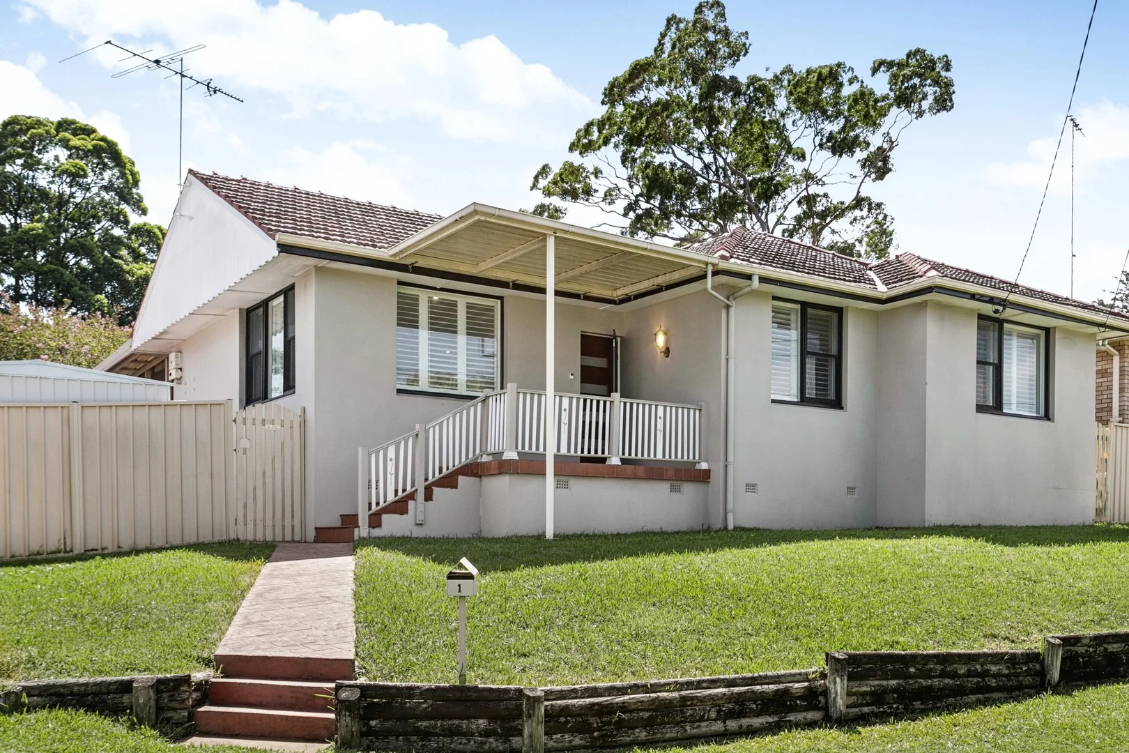 1 Angus Avenue, Peakhurst NSW 2210