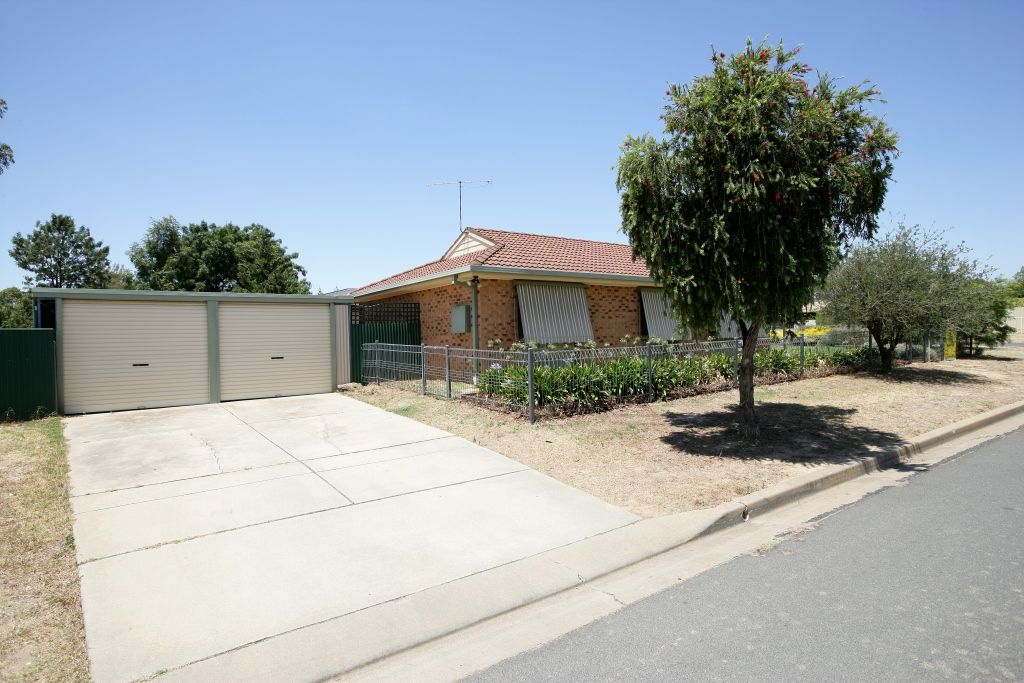 14 Lockett Place, Tolland NSW 2650, Image 1