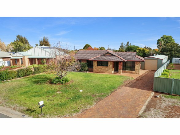 116 Kurrajong Parade, Narromine NSW 2821