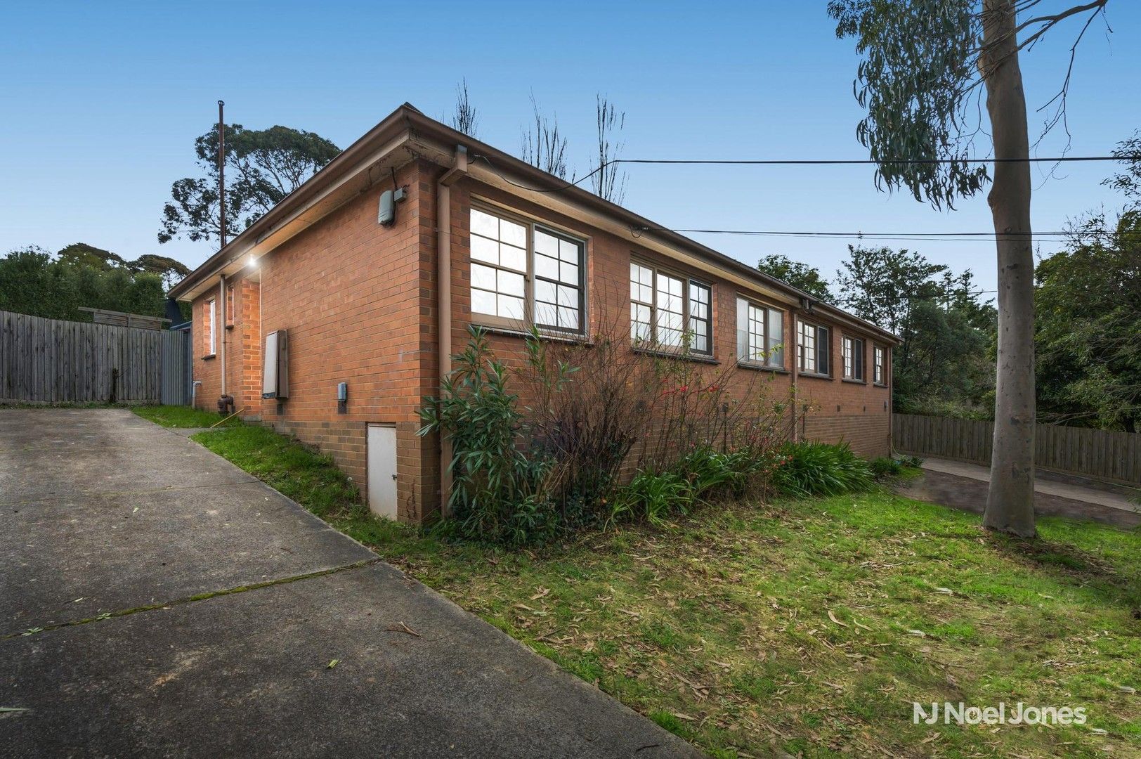 1 & 2/19 Long View Road, Croydon South VIC 3136, Image 0