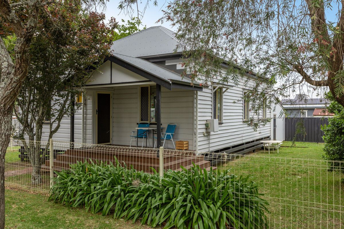 3 bedrooms House in 35 Raff Street TOOWOOMBA CITY QLD, 4350