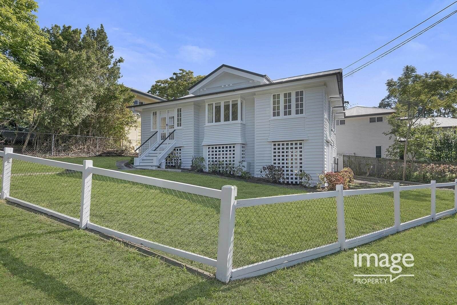 4 bedrooms House in 33 Nestor Ave BARDON QLD, 4065