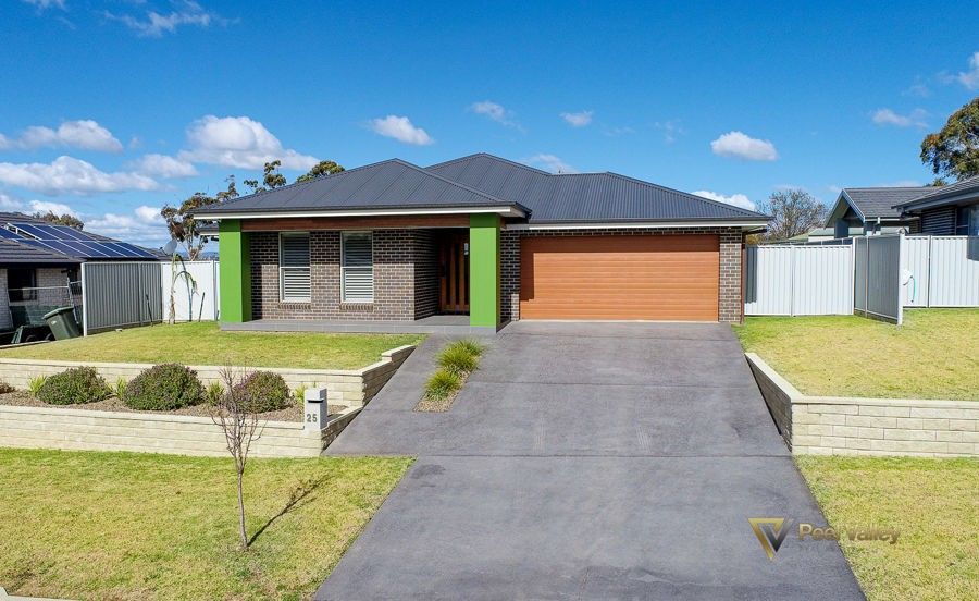 25 Mustang Close, Tamworth NSW 2340, Image 0