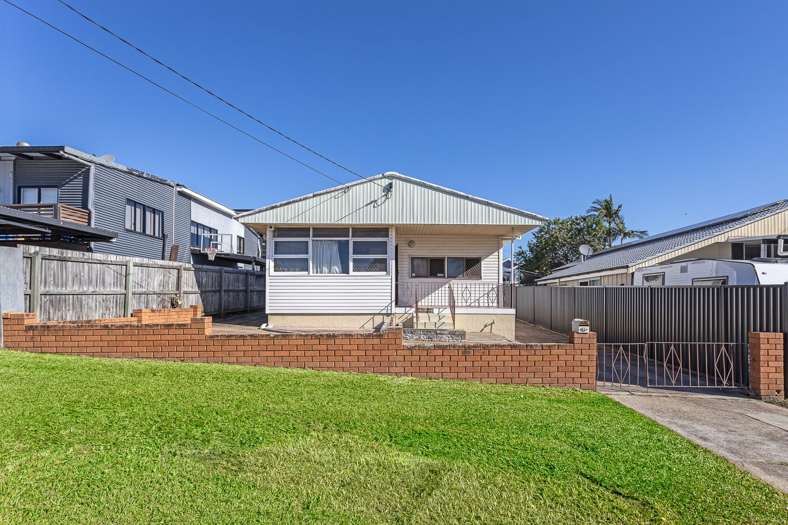 33 Pearl Street, Scarborough QLD 4020