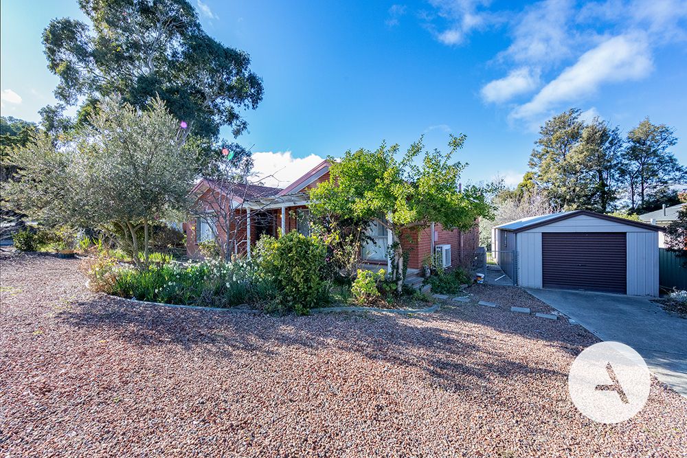 4 bedrooms House in 2 Lovegrove Pl KAMBAH ACT, 2902