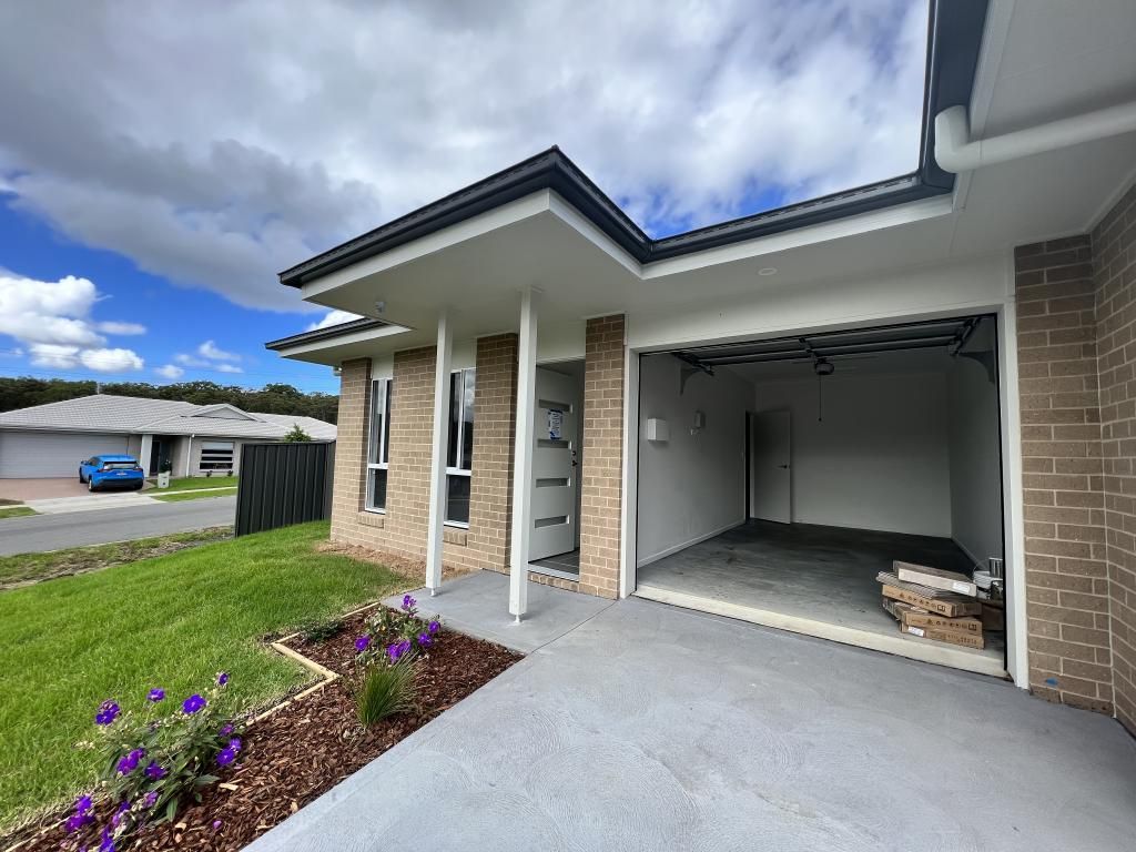 2 bedrooms House in 2/18 PEPPERMINT ROAD MORISSET NSW, 2264