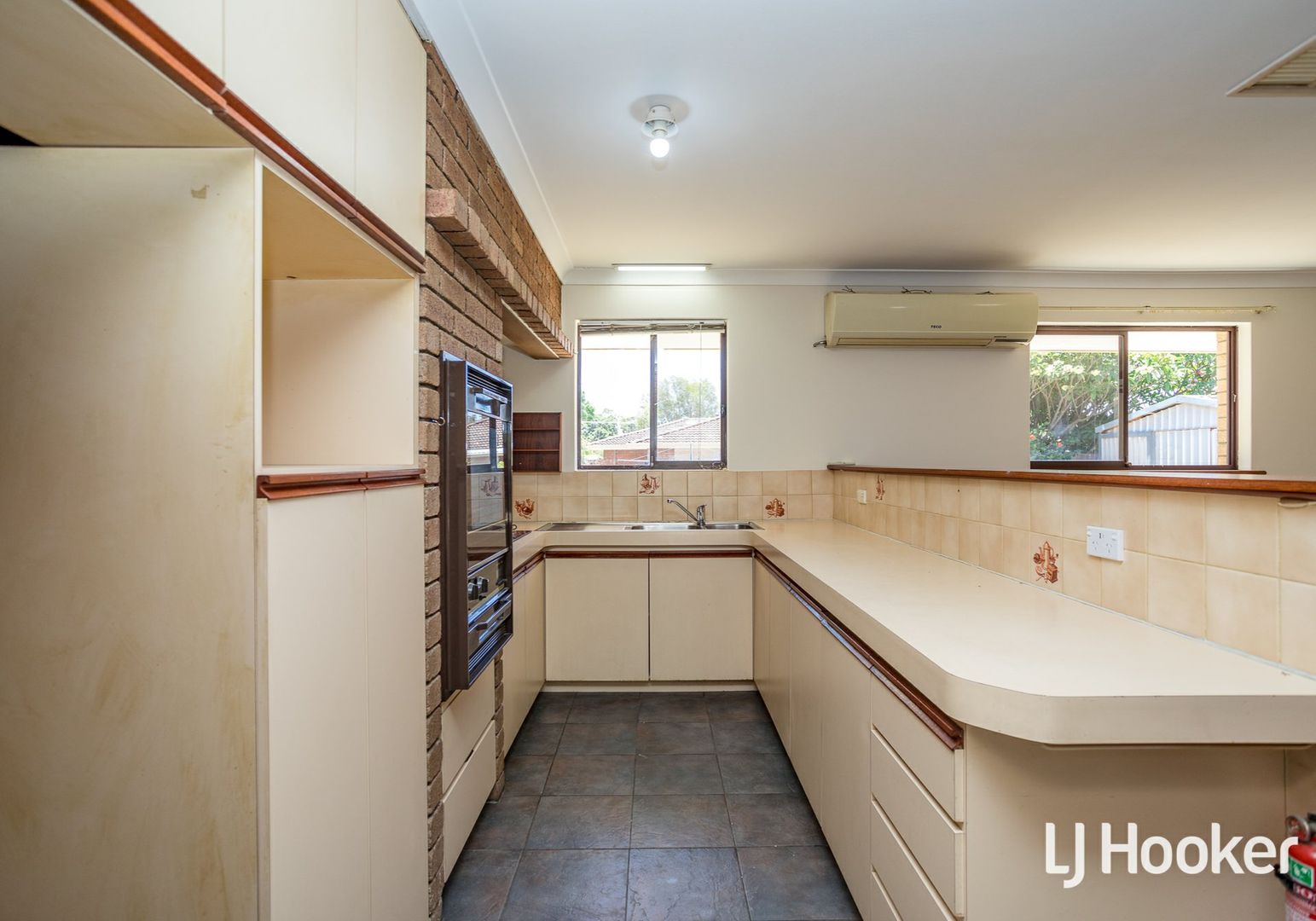 10 Urana Road, Armadale WA 6112, Image 2