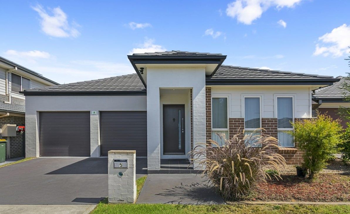 4 bedrooms House in 5 Taradale Drive ROPES CROSSING NSW, 2760
