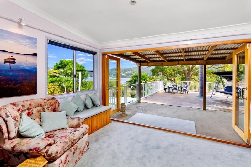 8B Noonan Point Avenue, Point Clare Property History & Address