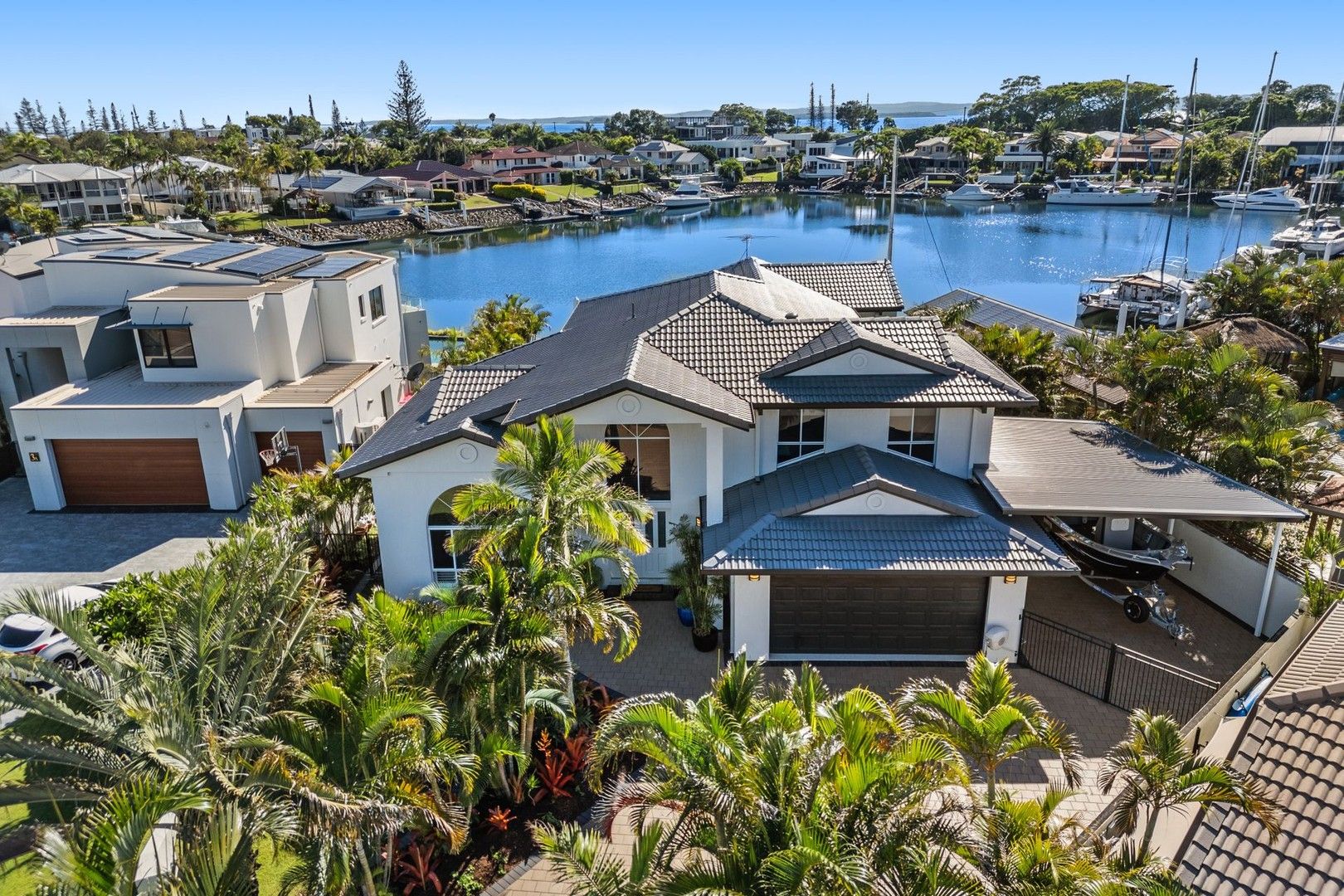 2 Beaufort Court, Raby Bay QLD 4163, Image 1