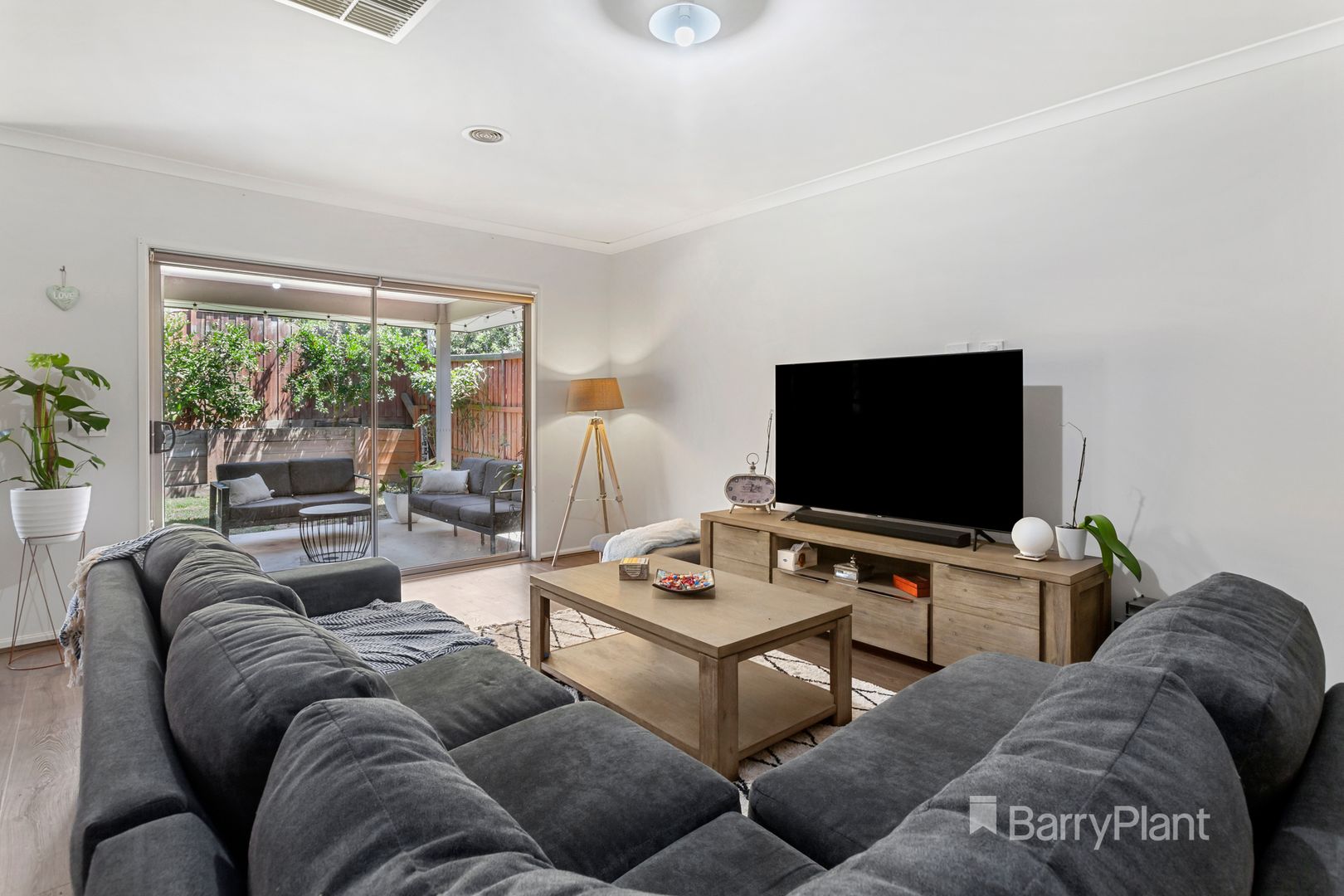 31 Peterborough Drive, Doreen VIC 3754, Image 2