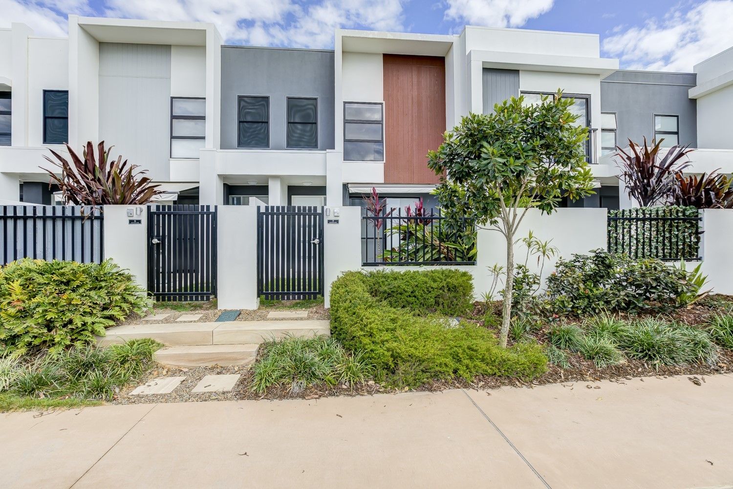 3 bedrooms Villa in 7 Mayfair Lane HOPE ISLAND QLD, 4212