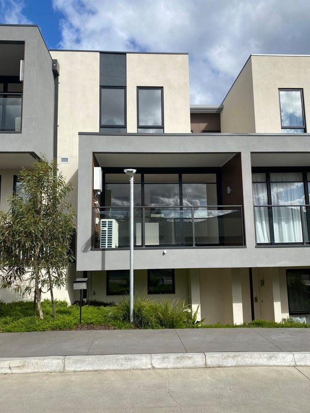 2 bedrooms Townhouse in 30 Skyline Place HEATHMONT VIC, 3135