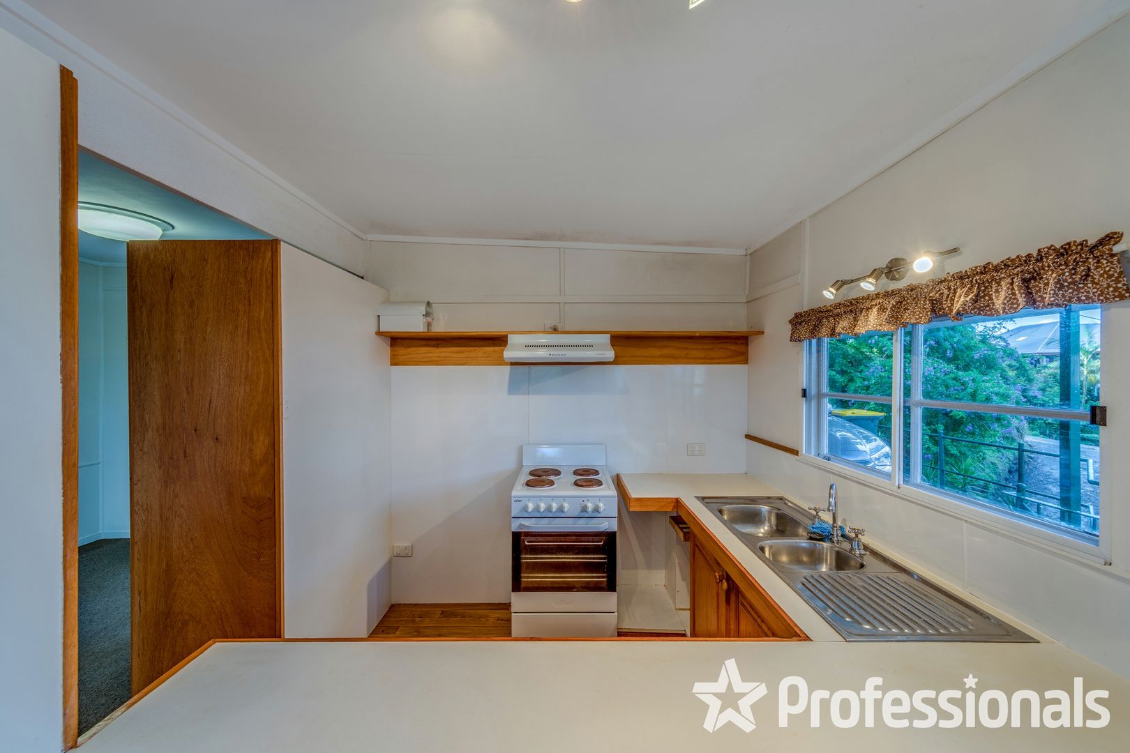 9 Witherby Crescent, Tamborine Mountain QLD 4272, Image 2