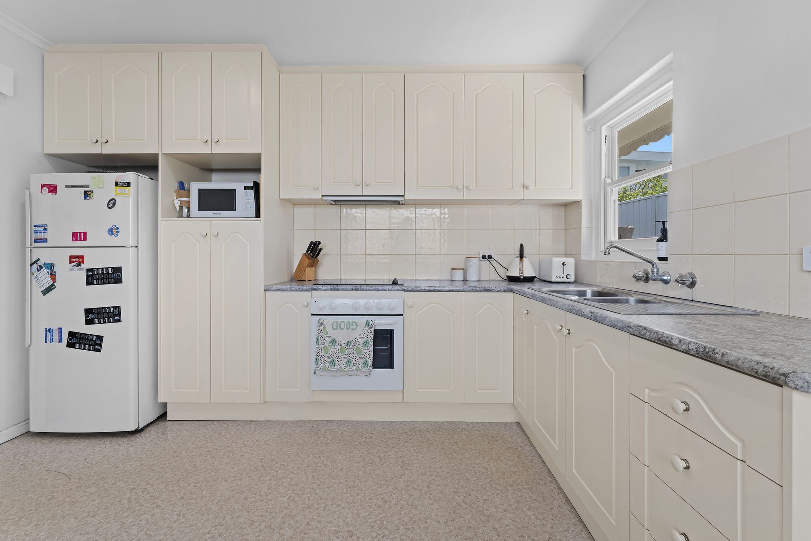 4/118 Seaview Road, Henley Beach South SA 5022 House For Rent 550