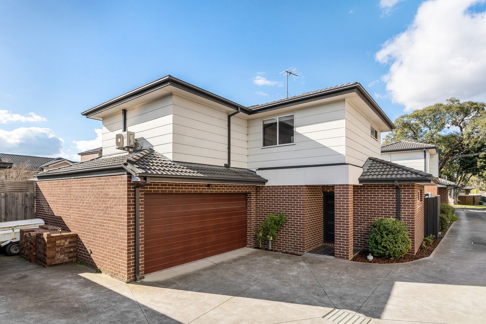 2/11 White Avenue, Bayswater North VIC 3153, Image 0