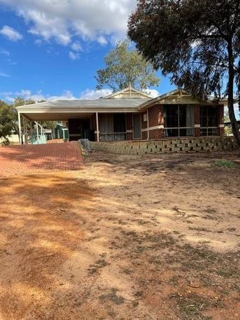 4 bedrooms House in 24 Bouverie Road YORK WA, 6302