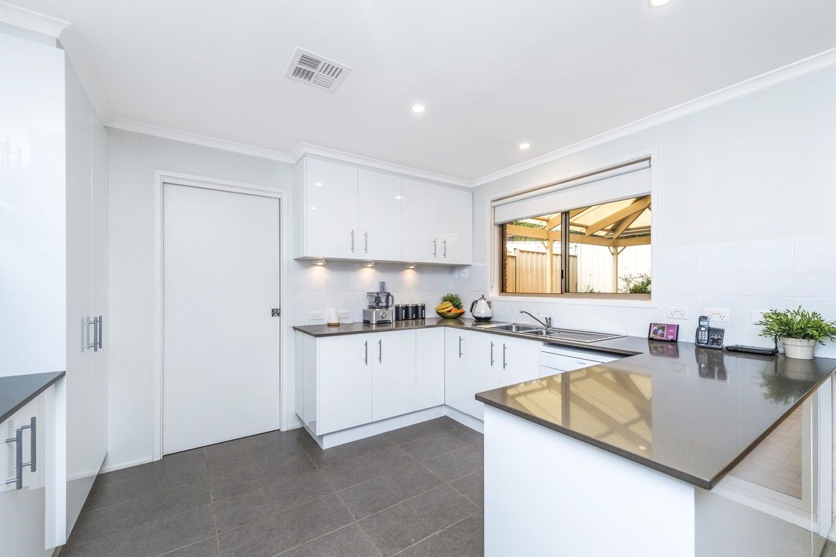 2/61 Derrington Crescent, Bonython ACT 2905, Image 1