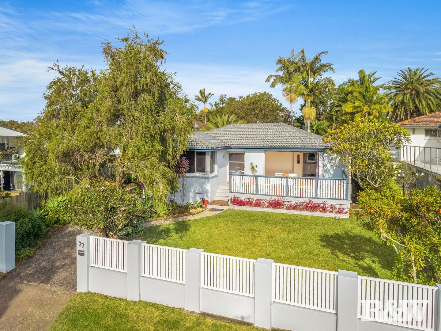 3 bedrooms House in 27 Matthews Parade POINT CLARE NSW, 2250