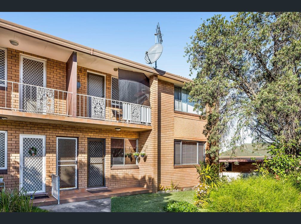 3 bedrooms Apartment / Unit / Flat in 2/43 Bent Street WARRAWONG NSW, 2502