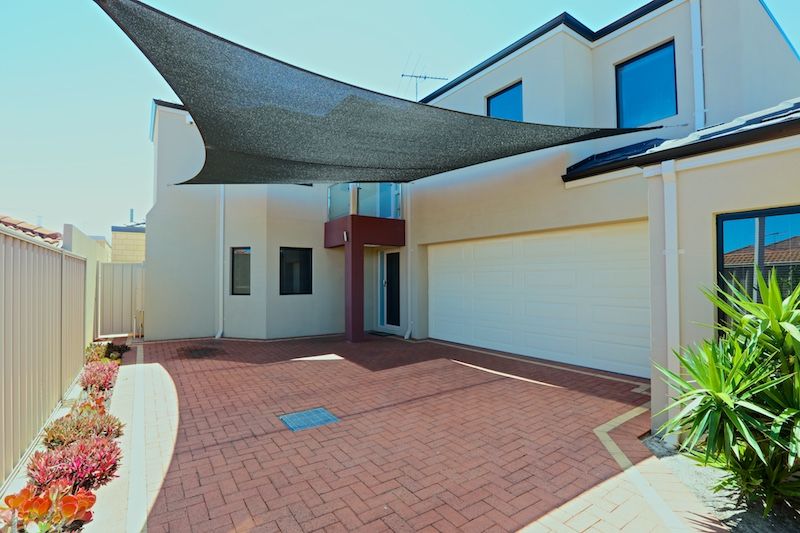 4 bedrooms Townhouse in 33C Seaforth Road BALCATTA WA, 6021