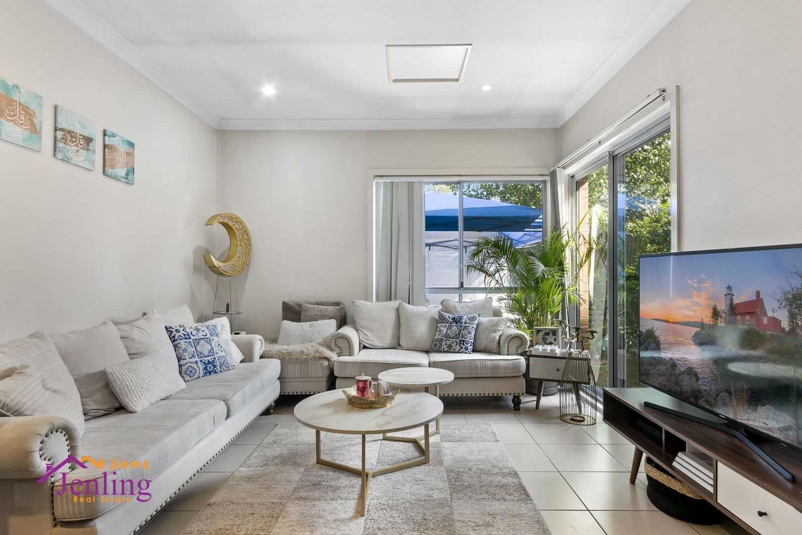 3 bedrooms Townhouse in 21 Cobden Parkes Crescent 