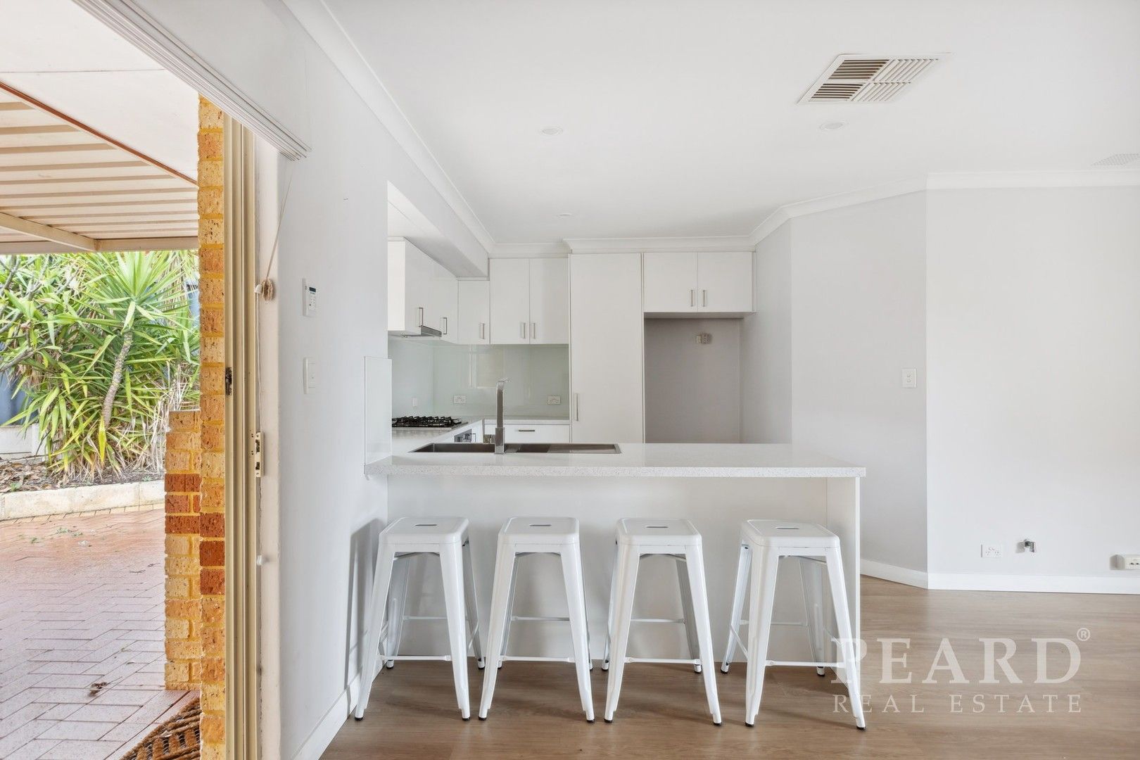 3 bedrooms House in 3/13 Farris Place INNALOO WA, 6018