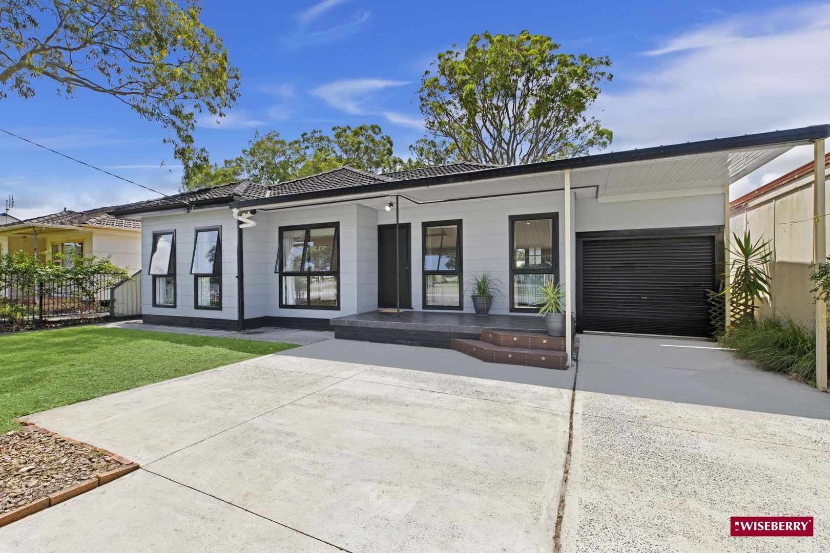 3 bedrooms House in 18 Dunban Road WOY WOY NSW, 2256