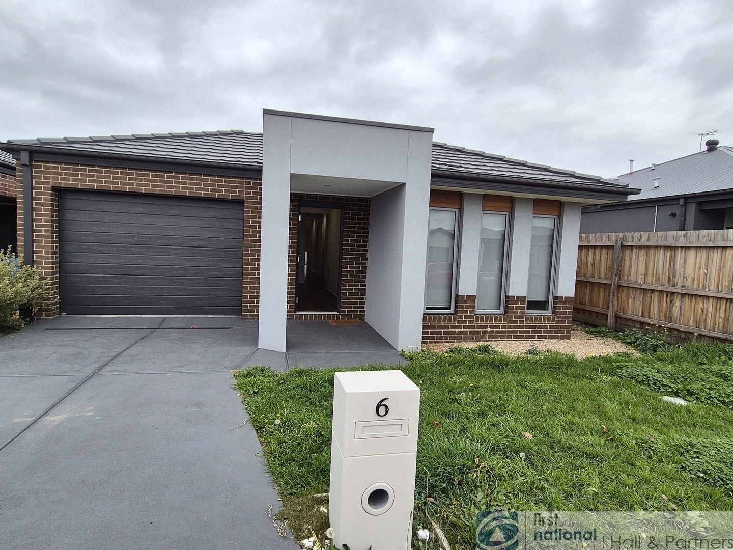 4 bedrooms House in 6 Redhill Terrace CRANBOURNE EAST VIC, 3977