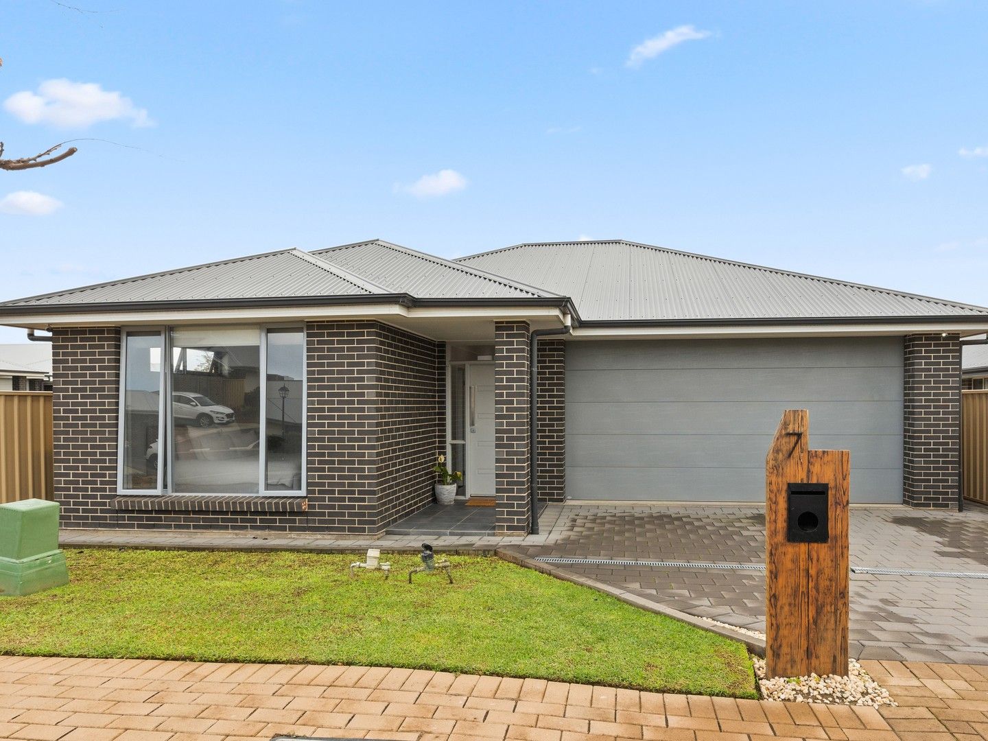 3 bedrooms House in 7 Fathom Crescent SEAFORD MEADOWS SA, 5169