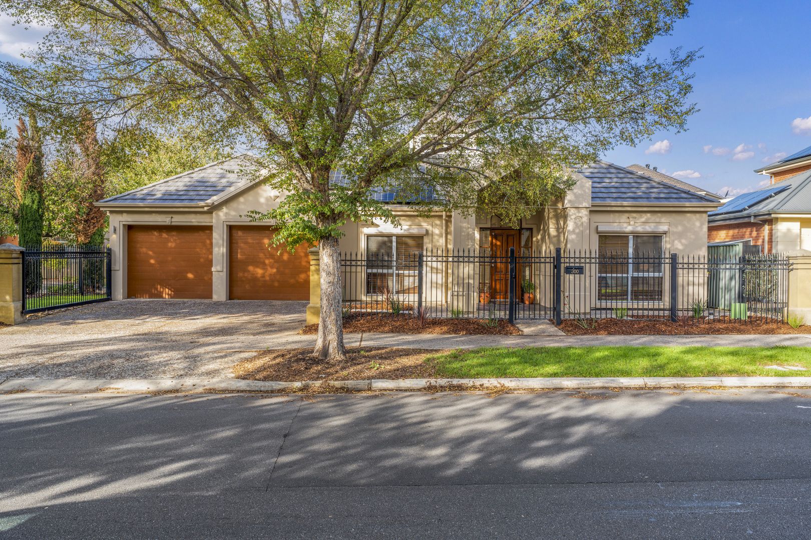 300 Mawson Lakes Boulevard, Mawson Lake Property History & Address