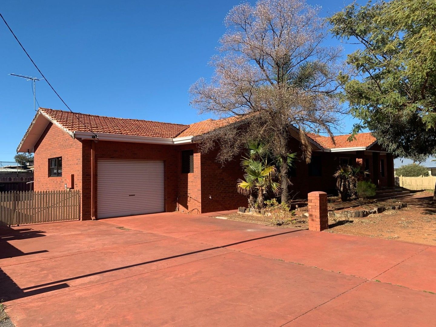 4 bedrooms House in 8 De Bernales Street HANNANS WA, 6430