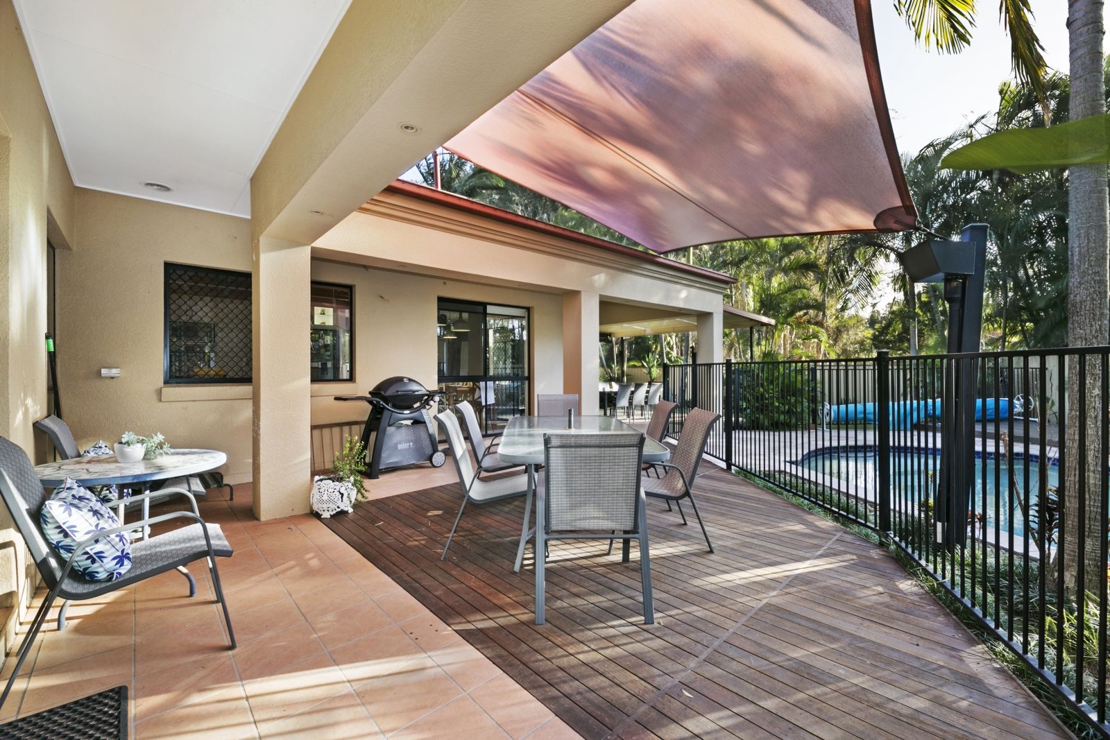 15 Portreeves Place, Arundel QLD 4214, Image 2
