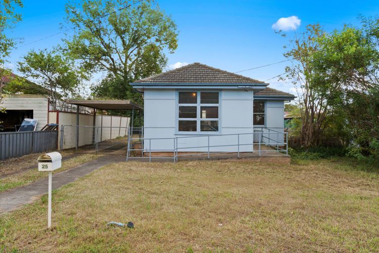 25 Neerini Avenue, Smithfield NSW 2164, Image 0