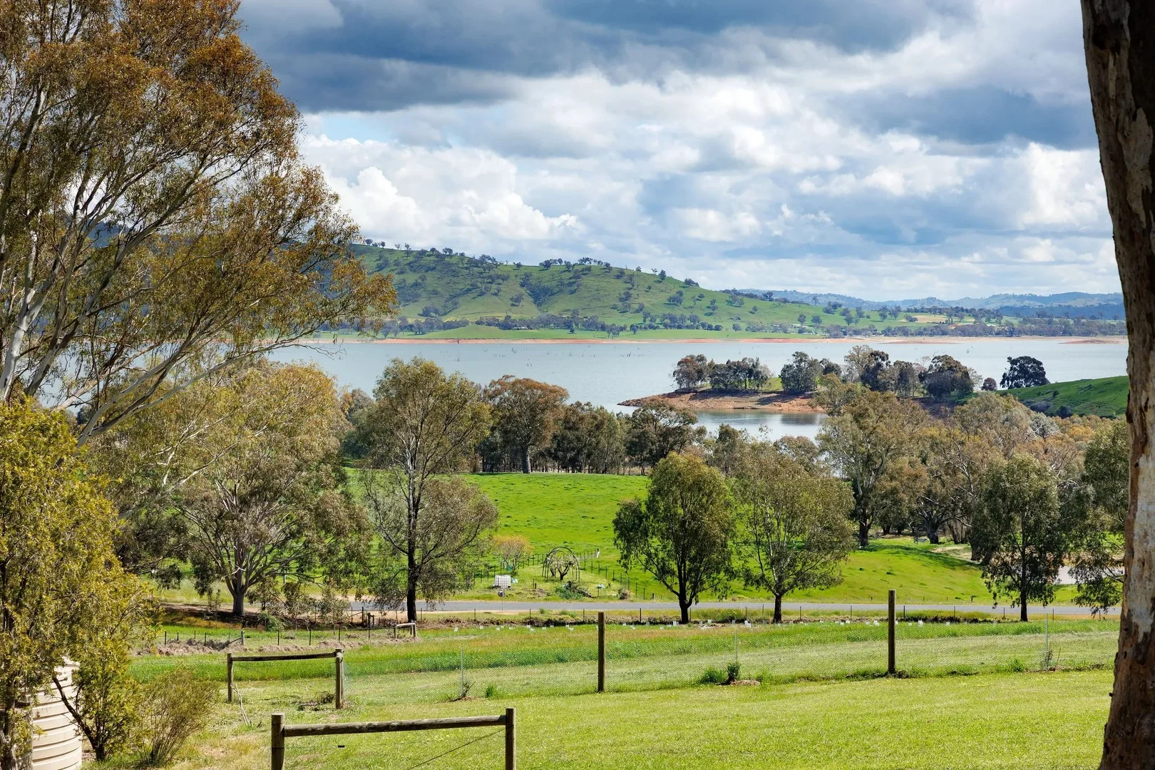 851 Lake Road, Bethanga VIC 3691