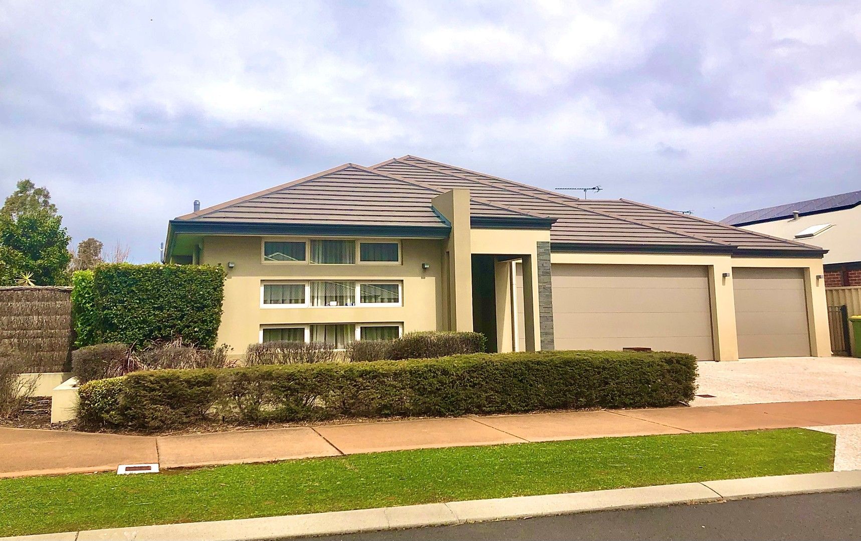 4 bedrooms House in 1 Braddon Way MILLBRIDGE WA, 6232