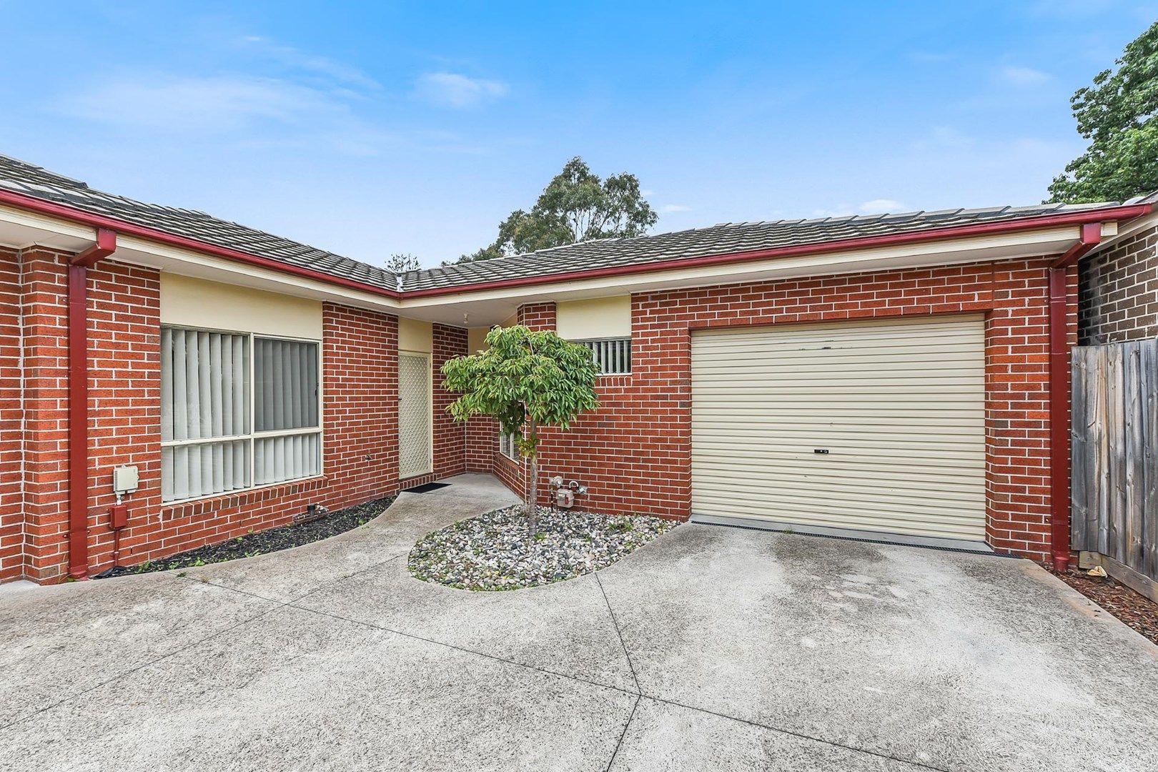 2/16 Roberts Road, Cranbourne VIC 3977, Image 0