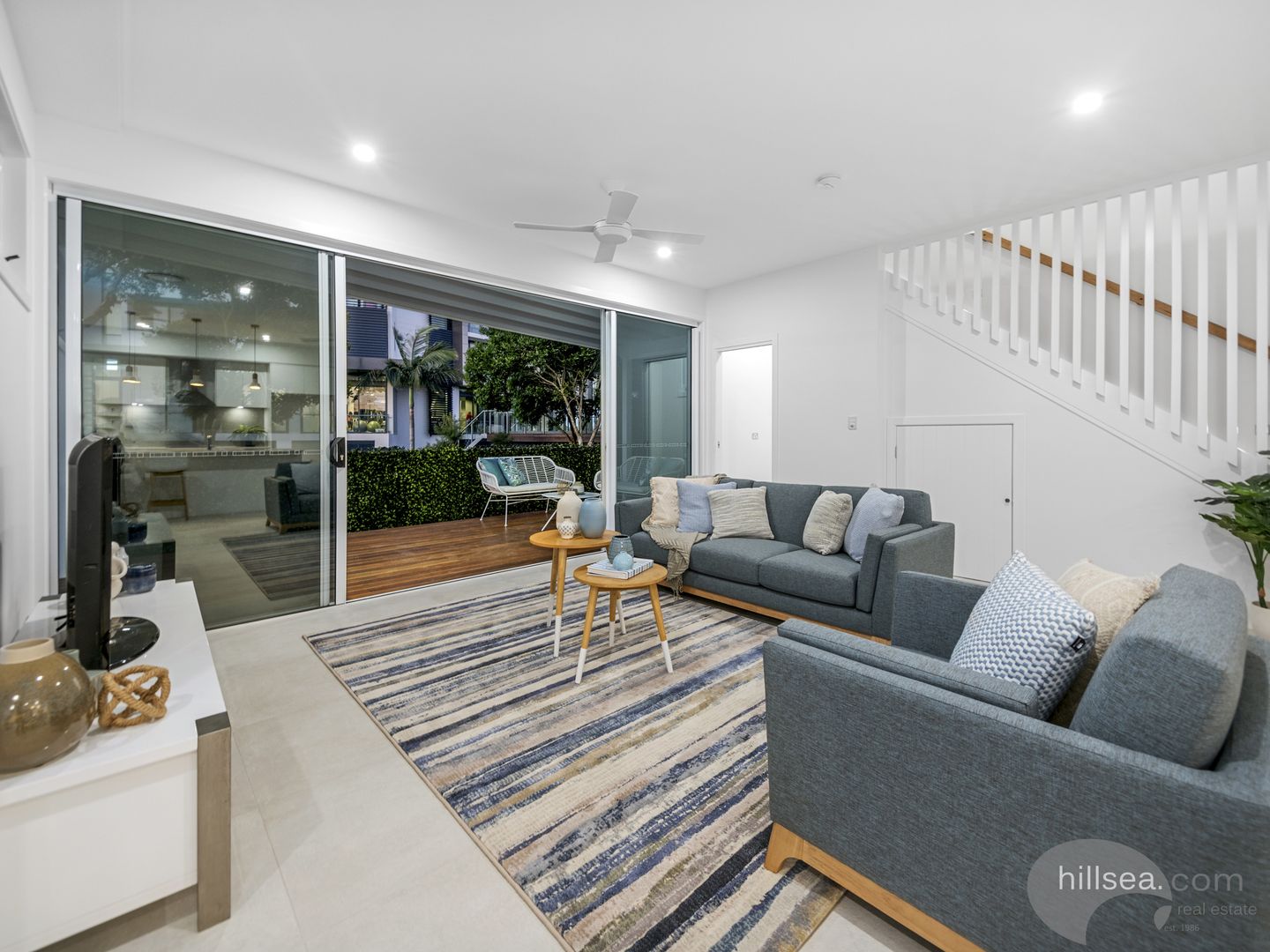 2/19 Killowill Avenue, Paradise Point QLD 4216, Image 1