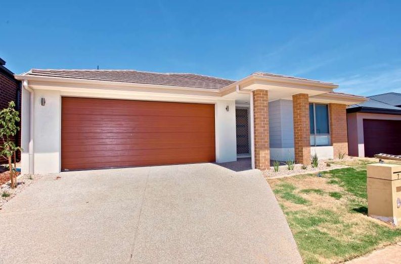 4 bedrooms House in 7 Marble Drive COBBLEBANK VIC, 3338