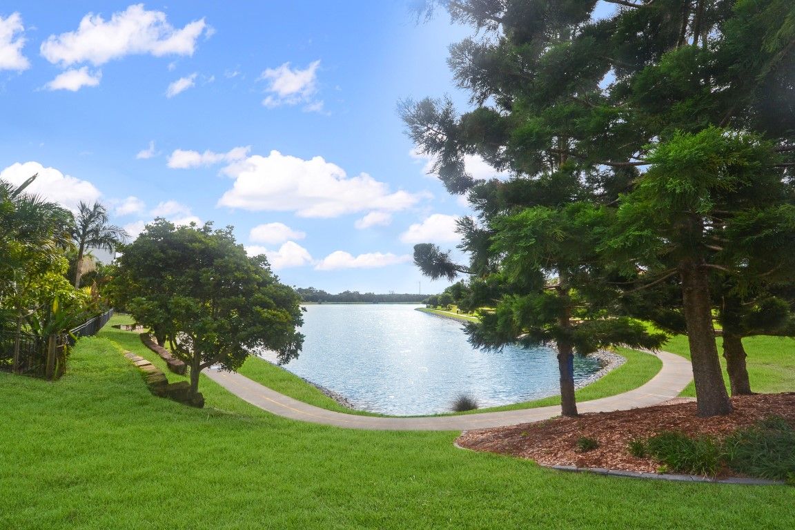 5 bedrooms House in 6 Temple Island Circuit OXENFORD QLD, 4210