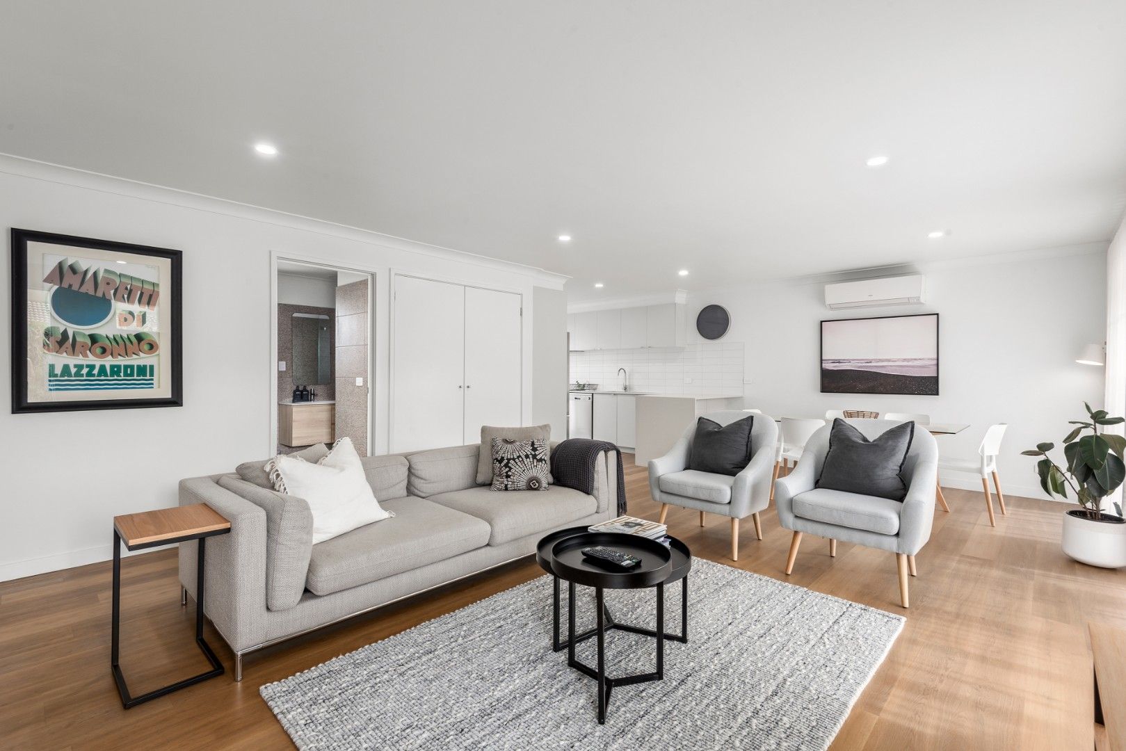 2 bedrooms Apartment / Unit / Flat in 2/10 Bridge Road BARWON HEADS VIC, 3227