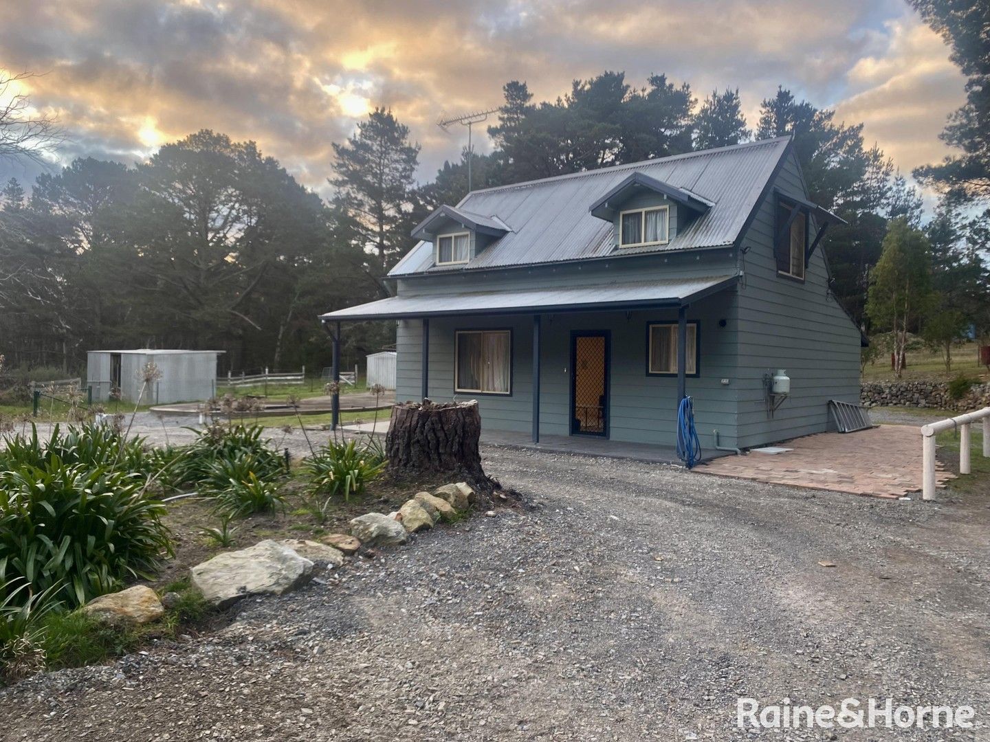 2 bedrooms House in 17 Gold Field Road TALLONG NSW, 2579