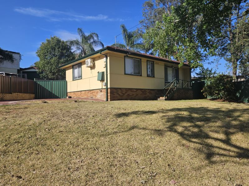 3 bedrooms House in 9 Law Crescent TREGEAR NSW, 2770