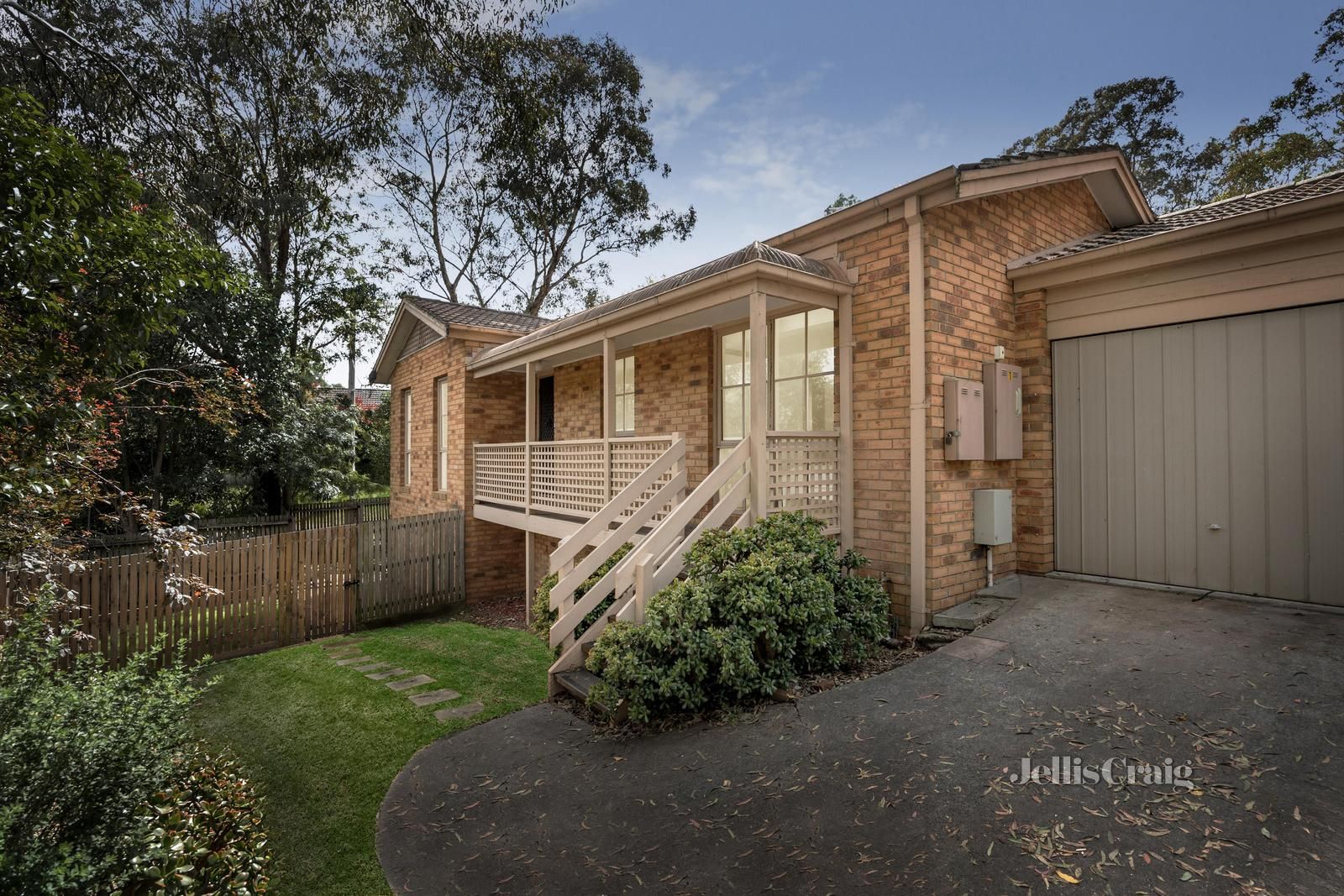 2 bedrooms Apartment / Unit / Flat in 1/26 Bible Street ELTHAM VIC, 3095