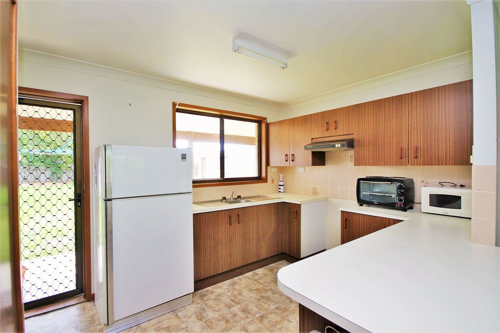 19 Dorothy Avenue, Basin View NSW 2540, Image 2